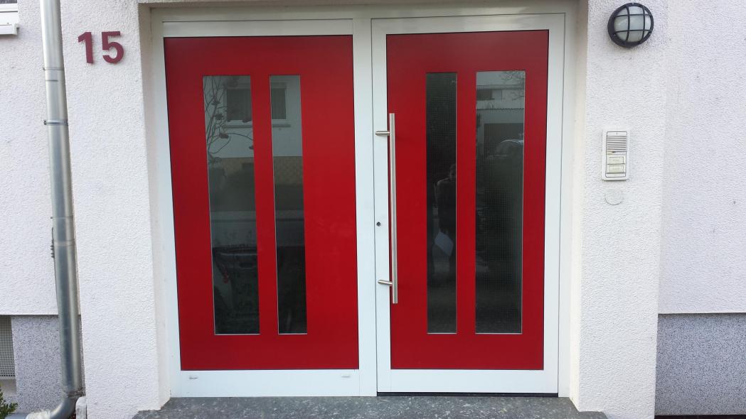 Haustür in rot mit Seitenteil