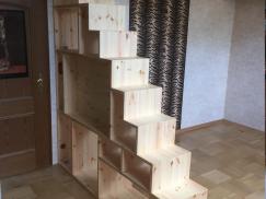 Raumspartreppe mit Raumteilerfunktion