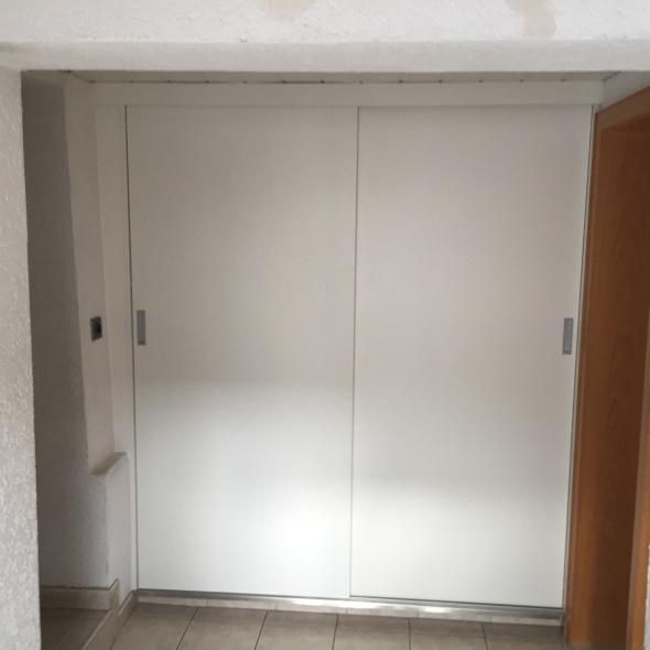 Garderobe mit Schiebtür