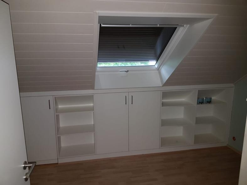 Einbauschrank unter Dachschräge und Deckenverkleidung