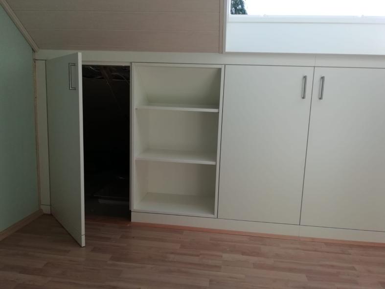 Einbauschrank unter Dachschräge und Deckenverkleidung 2