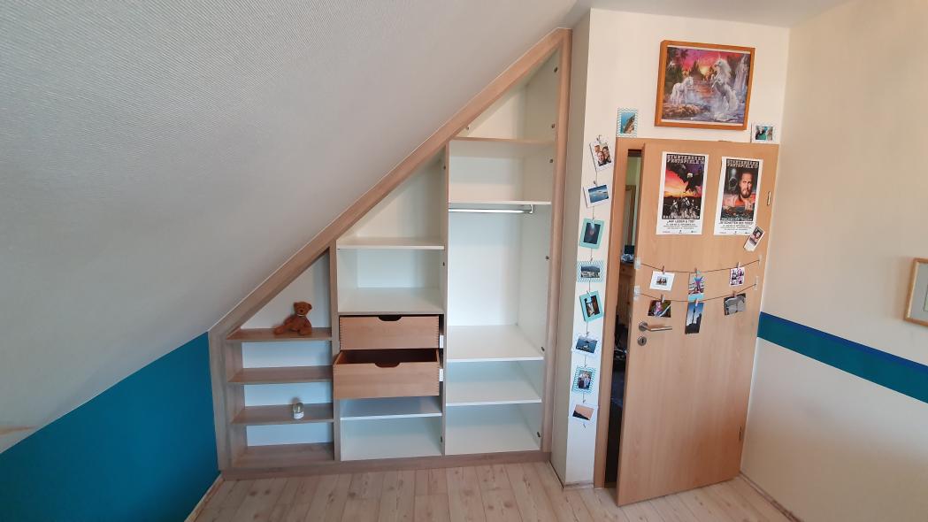 Einbauschrank unter dachschräge Holzoptik mit Regal 2